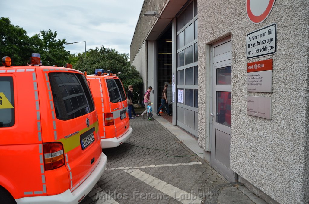 Tag der Offenen Tuer BF Koeln Weidenpesch Scheibenstr P145.JPG